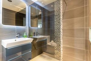 a bathroom with a sink and a shower at Spacious 3-bed Home - Nature Reserve Retreat in Ince-in-Makerfield +44 photos