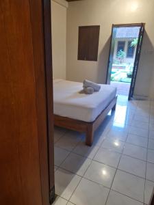 מיטה או מיטות בחדר ב-Gusti Home Stay Ubud