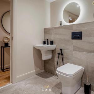 Fotografie z fotogalerie ubytování NOIR - Leeds City Centre Apartment v destinaci Leeds