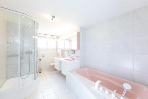 Ένα μπάνιο στο Hotel Alfa
