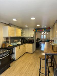 Virtuvė arba virtuvėlė apgyvendinimo įstaigoje Enjoy Hostel