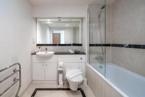Salle de bains dans l'établissement Luxury 1 Bed Apartment Close To Excel & o2