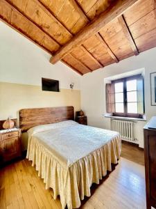 Il Colle - Apartment Pino tesisinde bir odada yatak veya yataklar