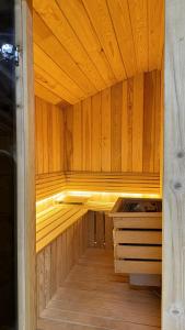 an empty sauna with wooden walls and a wooden floor at Sumda Konaklar in Çamlıhemşin