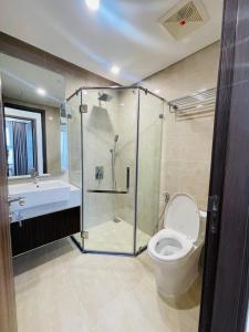 a bathroom with a shower and a toilet and a tub at LAD Apartment & Homestay Hai Phong - Hoàng Huy Commerce Vo Nguyen Giap in Hai Phong