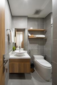 Koupelna v ubytování Studio-Vincent Apartment HaNoi