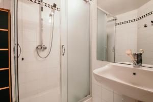 A bathroom at Casa Gioiosa - Lakeside Leisure & Business