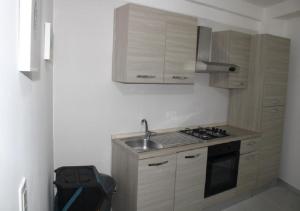 a small kitchen with a sink and a stove at Casa nel Centro di Avellino in Avellino