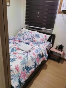 Un pat sau paturi într-o cameră la JustAnn Escape Staycation
