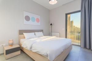 מיטה או מיטות בחדר ב-Le 115 Aparthotel in Jal El Dib