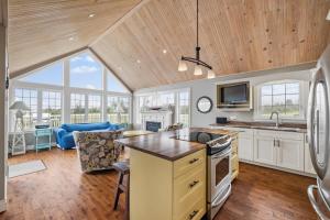 Kuchyň nebo kuchyňský kout v ubytování The Gables of PEI