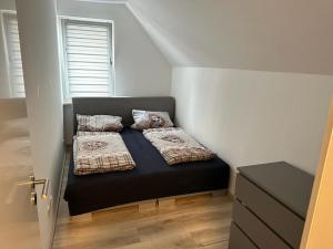 a small bedroom with a bed with two pillows at Milad 2xZimmerwohnung in Darmstadt