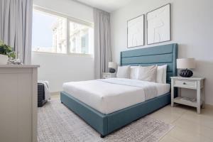 Postel nebo postele na pokoji v ubytování Frank Porter - Marina Blue - Marina Square, Abu Dhabi