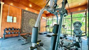 Fitness centrum a/nebo fitness zařízení v ubytování Princess Kamala Beachfront Hotel - SHA Extra Plus