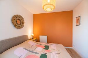 Ένα ή περισσότερα κρεβάτια σε δωμάτιο στο Appartement neuf proche Guingamp