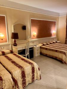 Postel nebo postele na pokoji v ubytování Hotel Erdarelli