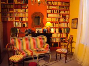 Biblioteca din acest B&B