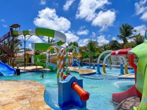 a water park at a resort with a water slide at Jangadeiro Praia Hotel Resort - Pé na Areia in Aquiraz
