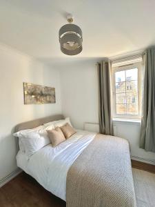 a bedroom with a bed and a window at City Nights - London in London