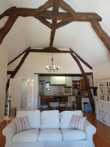 Χώρος καθιστικού στο 2 bedroom apartment in the grounds of a Chateau