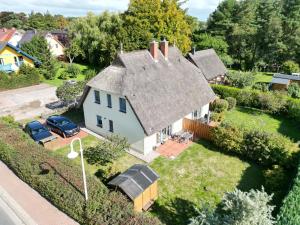 an aerial view of a house with a roof at Ferien unterm Reet in Prerow