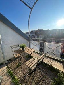 a wooden bench sitting on top of a balcony at Premium Apartment 3 in Dillingen an der Saar
