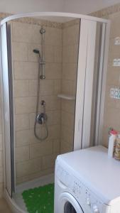 Vonios kambarys apgyvendinimo įstaigoje Villa Marinella