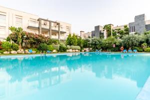 Бассейн в El Plantío Golf Resort или поблизости