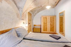 a bedroom with a large bed in a room at Premesan 5 in Bormio
