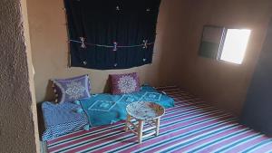 Letto o letti in una camera di Mhamid yaya camp & activités