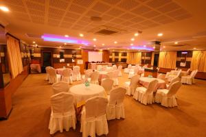 Hotel PVK Grand Dindigul餐厅或其他用餐的地方