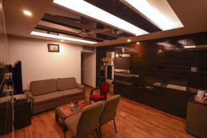 Hotel PVK Grand Dindigul的休息区