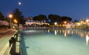 a large pool of water at night at Il Viterbino Struttura convenzionata con impianti termali in Viterbo