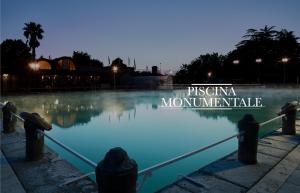 a pool of water with a sign that reads piscina monumenalle at Il Viterbino Struttura convenzionata con impianti termali in Viterbo