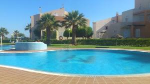 a large blue swimming pool in front of a building at Vera Natura Urbanización Naturista in Vera