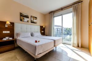 Кровать или кровати в номере El Plantío Golf Resort