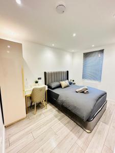 a bedroom with a bed and a desk in it at Studio 12 in London