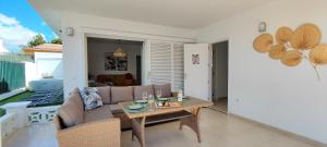 a living room with a couch and a table at Bungalow Céntrico & Tranquilo in San Bartolomé de Tirajana +7 photos