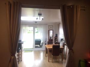 Gallery image of Modern bungalow with private swimming pool in Maidenhead