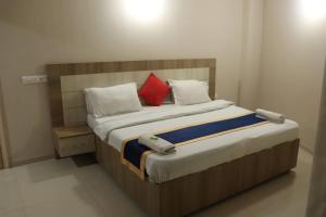 Hotel Shyam Sundar房間的床