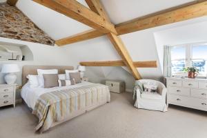 Ένα ή περισσότερα κρεβάτια σε δωμάτιο στο Dorset House, Salcombe, with Free Parking