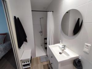 Ένα μπάνιο στο Ecoute s,il vient +3 φωτογραφίες