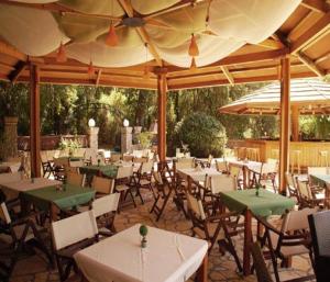 Reštaurácia alebo iné gastronomické zariadenie v ubytovaní Fiori Hotel