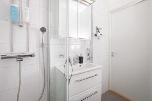 Ένα μπάνιο στο Guest Apartment Saarijärvi, Ilmainen Parkki +28 φωτογραφίες