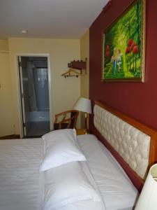 Postel nebo postele na pokoji v ubytování Flushing Hotel
