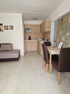 Kuchyňa alebo kuchynka v ubytovaní Balaton Apartman Füred