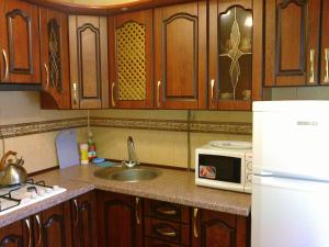 a kitchen with a sink and a white microwave at Petropavlovskaya in Sumy