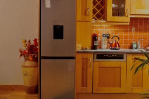 Fernway Residence entire property的厨房或小厨房