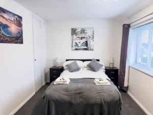 a bedroom with a bed with two towels on it at Immaculate 5 Bedroom House in Rockingham