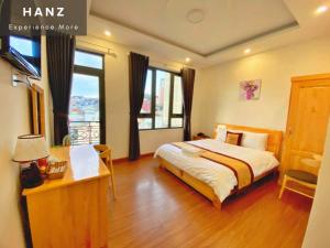Postel nebo postele na pokoji v ubytování S481 Hoa Dang Hotel Dalat
